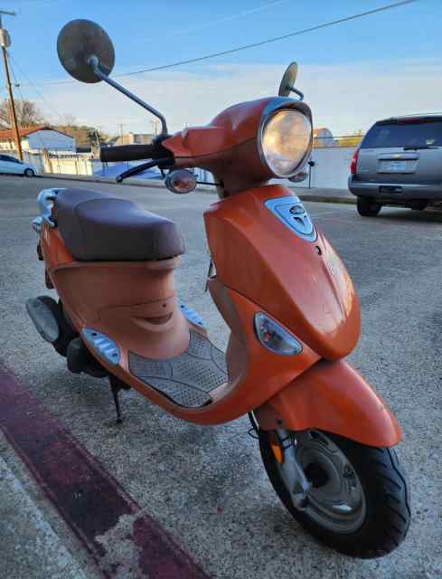 02-20-2025 melody 2007 Genuine buddy 125 orange 1.jpg