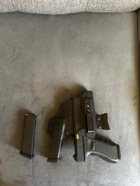 Glock 17 plus extras 