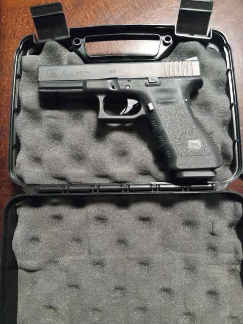  Glock17Gen3 VERY GOOD, only $425 with a LTC