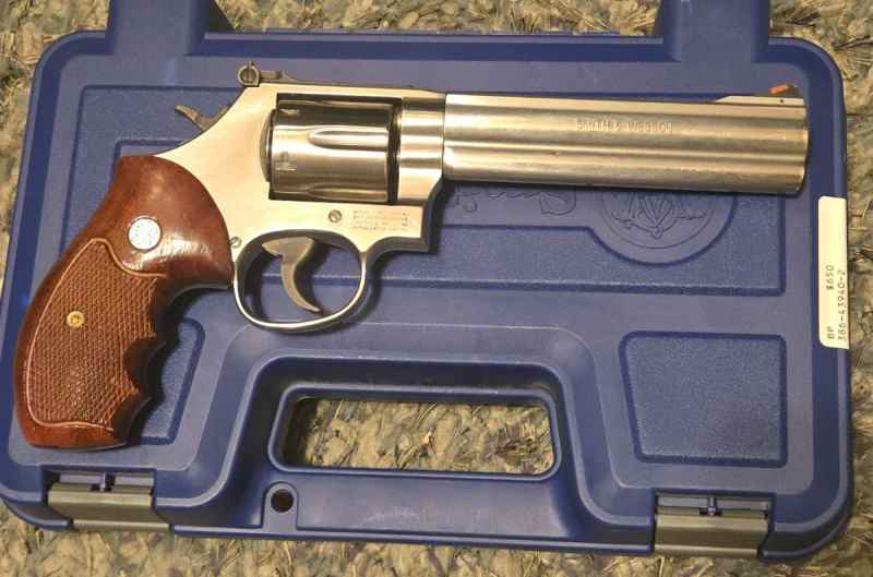 S&amp;W 686-6 6&quot; .357 mag