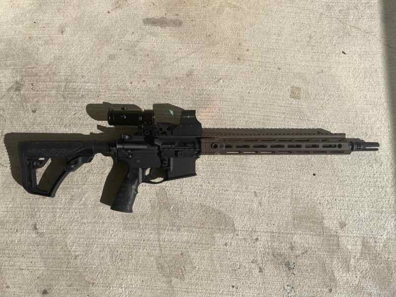 Daniel Defense M4V7 with optics