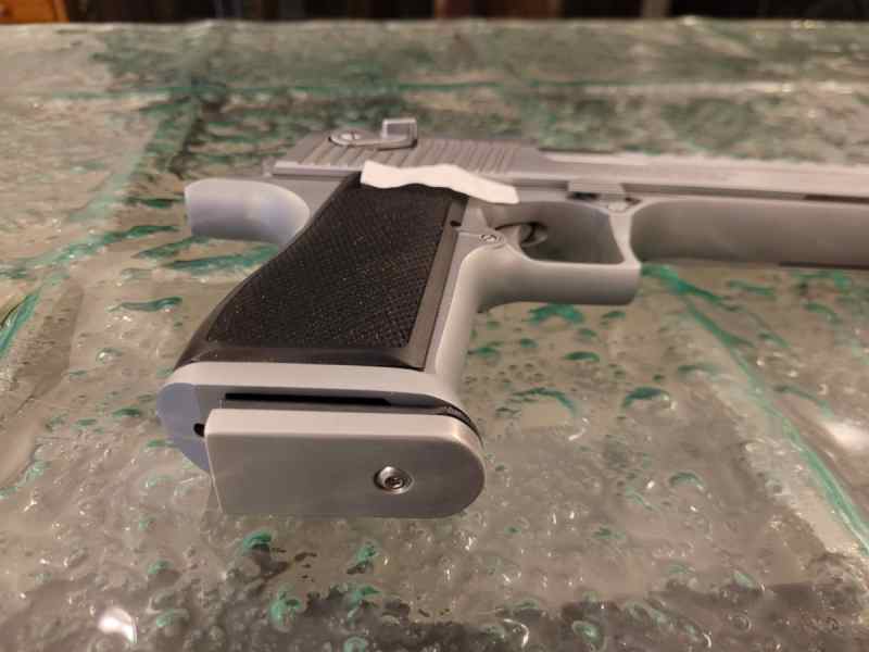 Desert Eagle .50AE brushed chrome w/ammo