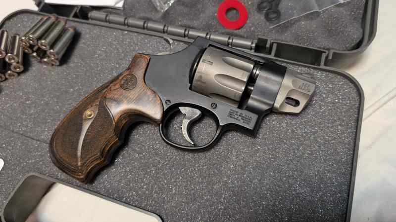 Smith and Wesson 327 Performance Center .357 Mag