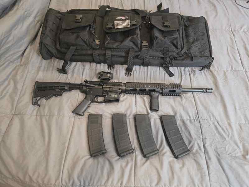 Smith &amp; Wesson M&amp;P15 AR Bundle 