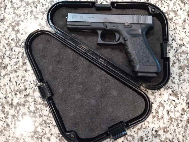 Glock 22, 1 magazine, in a case, w/140 rounds ammo