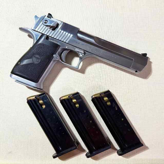 Desert eagle 44 magnum 