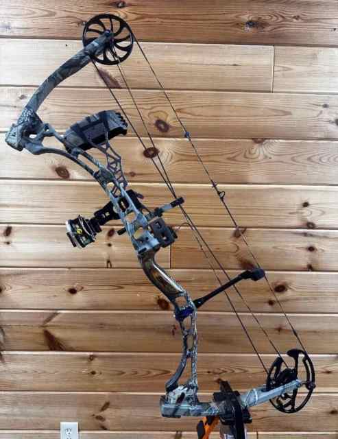 Diamond Black Ice FLX compound bow with extras