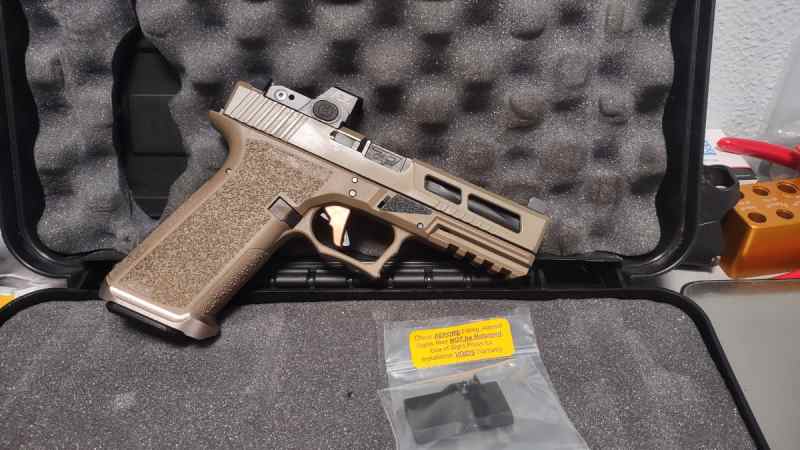 Glock 17 Gucci&#039;d out!