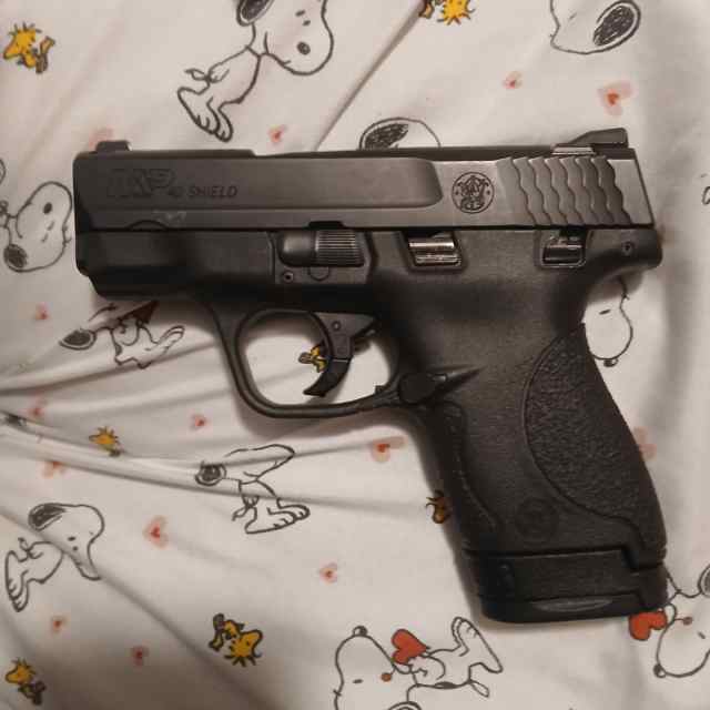 S&amp;W MP SHIELD 40 ALMOST NEW