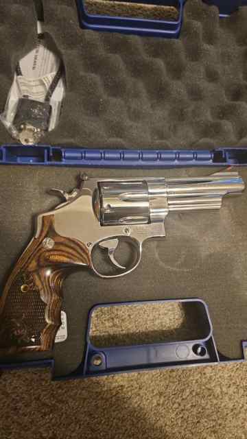 Smith &amp; Wesson 629-6 Stainless 44 Mag