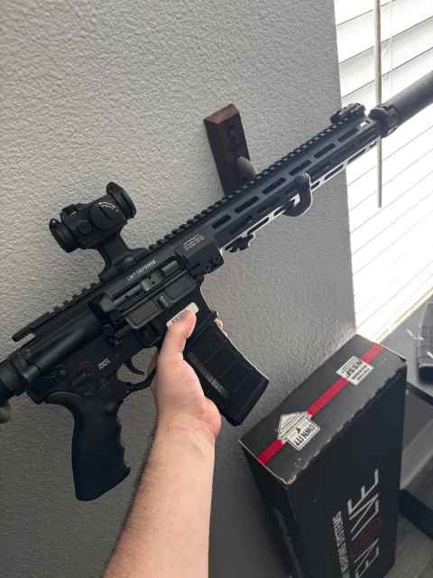 LMT Specwar 12.5 w/ enhanced lobster tail bolt 