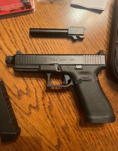 Used Glock 17 chambered in 9mm pistol 