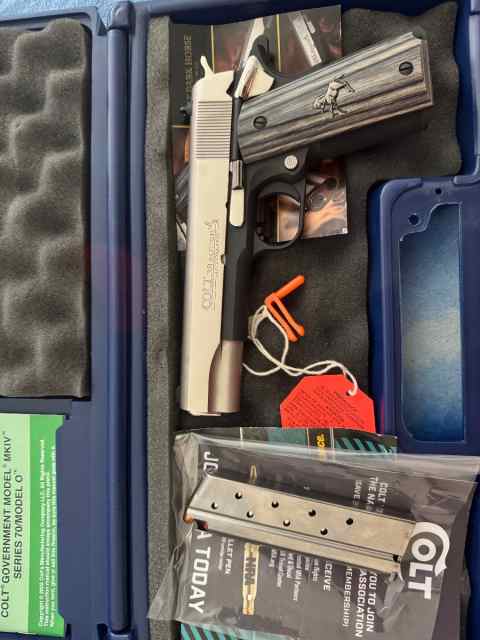 Colt 1911 “dark horse” edition 