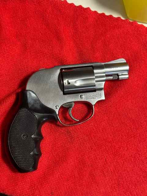 Smith And Wesson. 649-2 Bodyguard Humpback