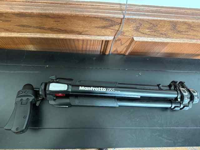 Manfrotto 055 tripod and pistol grip ballhead