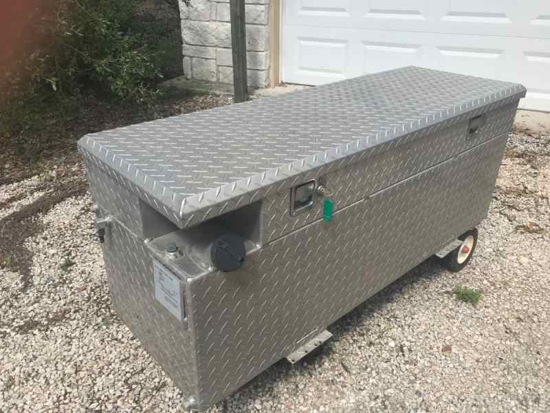 Auxiliary Fuel Tank/Toolbox Combo for Trucks