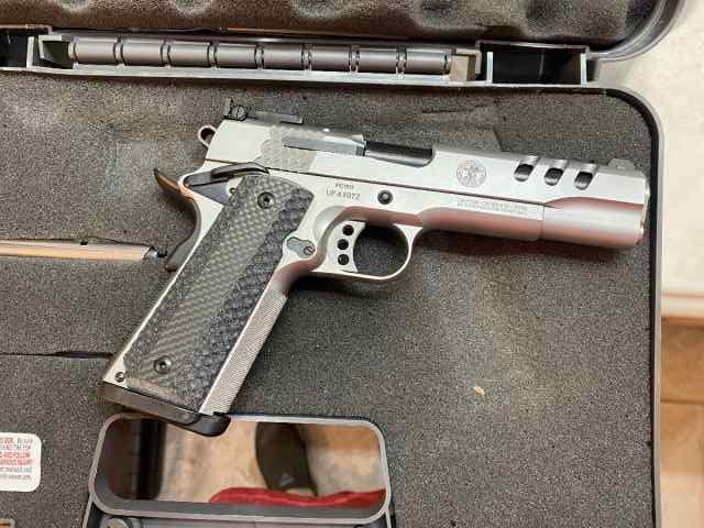 Smith &amp; Wesson 1911 Performance Center