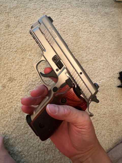 Sig Sauer p229 Stainless Steel Compact elite .40