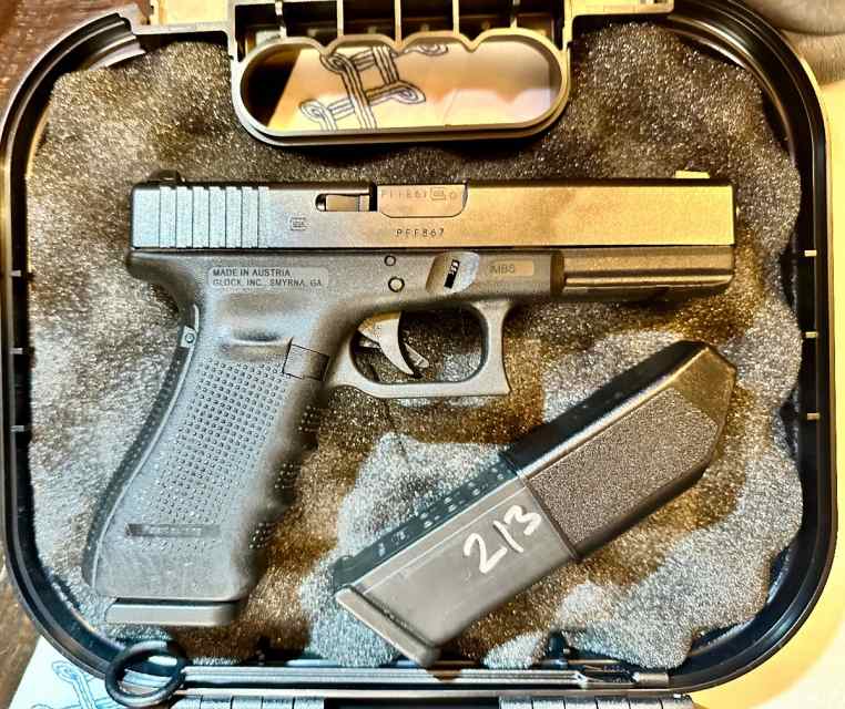 Glock 17 gen 4 w/ night sights 