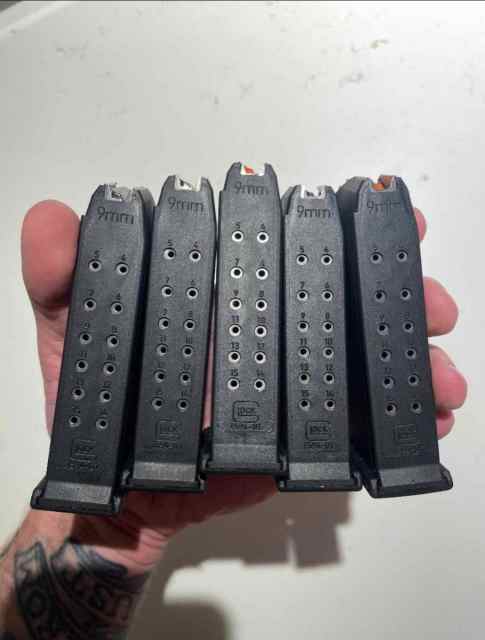 (5) 15 Round OEM Glock 19 Mags 