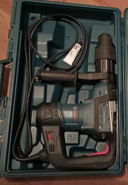 Bosch rotary hammer with attachments