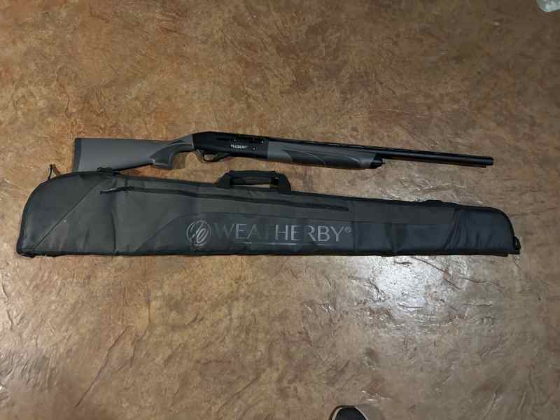 Weatherby element 12g semi automatic with case for