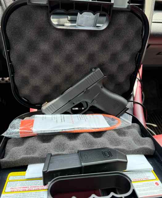 Glock 43x with nightsights and box and 2 mags 