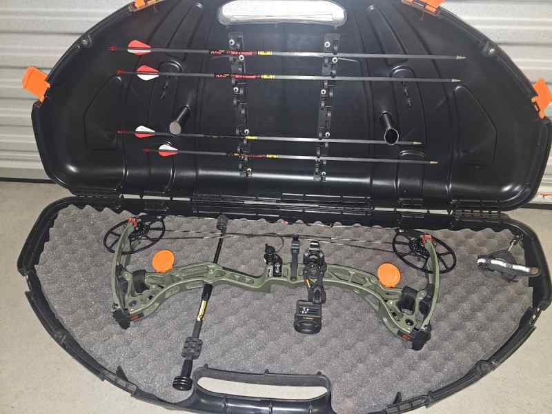 Bowtech CP28 with Accessories