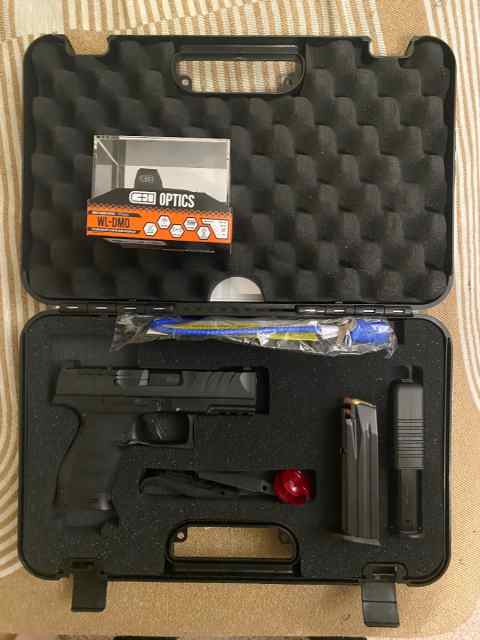 Walther pdp compact 4 with c+h red dot