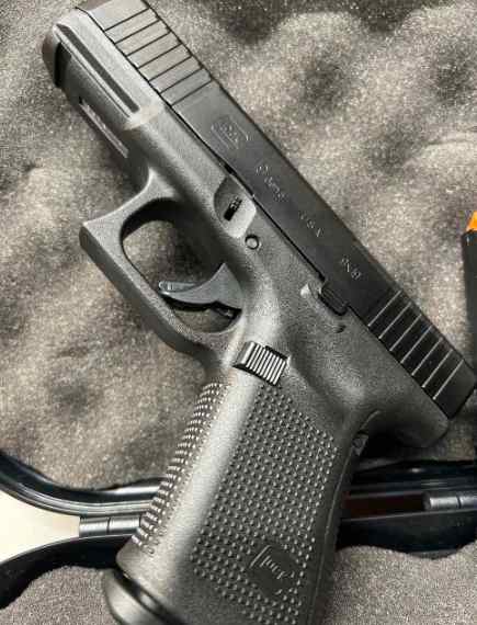 LIKE NEW Glock 19 MOS GEN 5 9MM