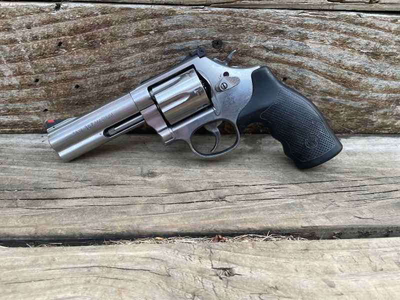 Smith and Wesson 686–6 seven shot