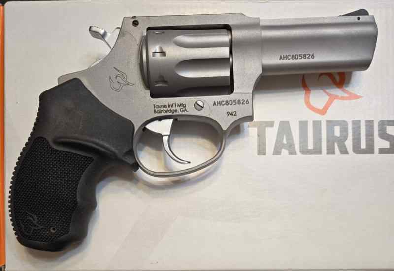 Taurus 942 .22LR 3&quot; Stainless Excellent, Like New!