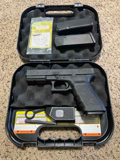 Glock 20 10mm Caliber Pistol, Case LIKE NEW - $600