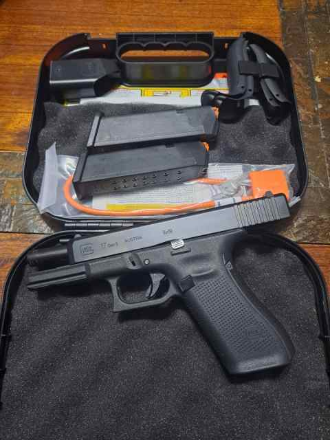 Glock 17 Gen 5 (located port oconnor tx)