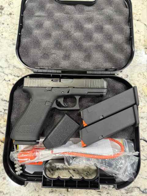 Glock 45 - 9mm Barely Used