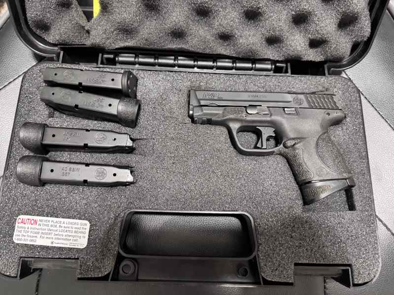 Smith &amp; Wesson M&amp;P 40C W/ Apex Trigger and 5 Mags