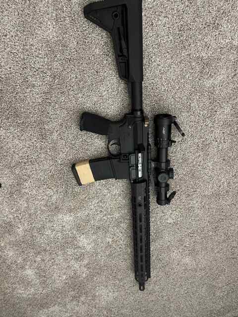 Aero 16” ar15 LIKE NEW WITH LPVO