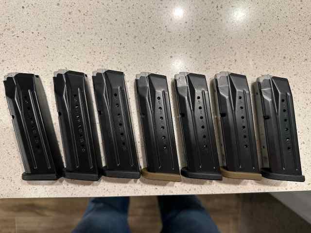 M&amp;P 2.0 Compact 9mm 15rds mags new