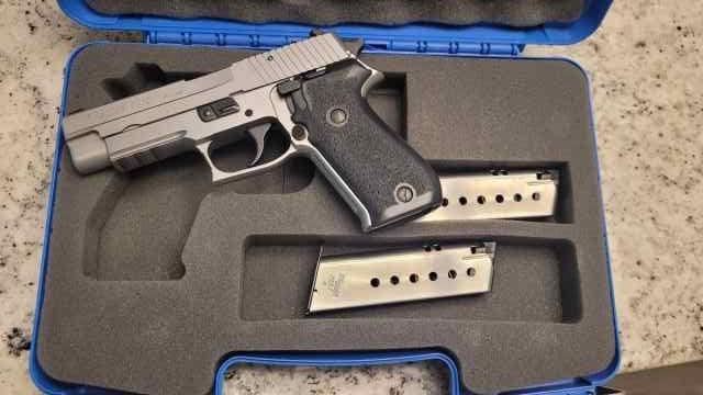 Sig P220 stainless .45 German made, NS , Hogues