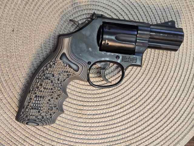Like New S&amp;W Model 19 carry comp