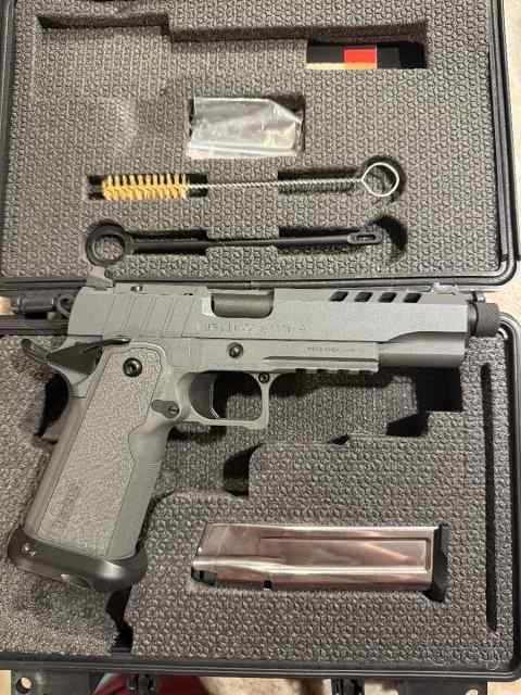 Tisas 1911 DS Nightstalker (9mm 2011)