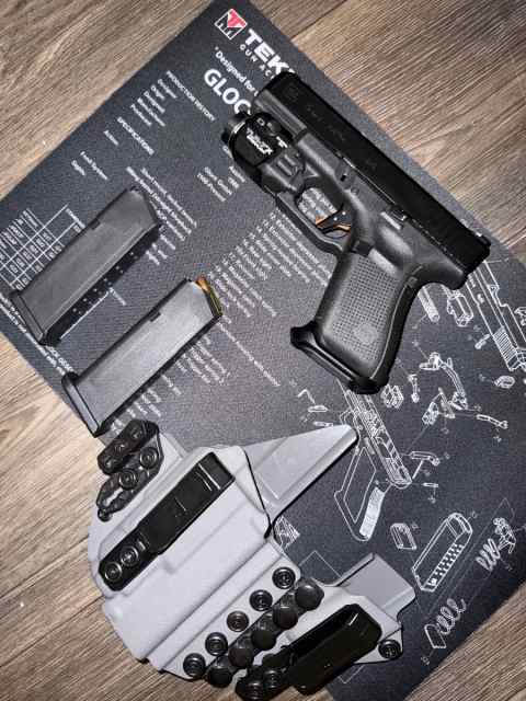Glock 19 Gen 5/Magwell/Fiber Optic Sights