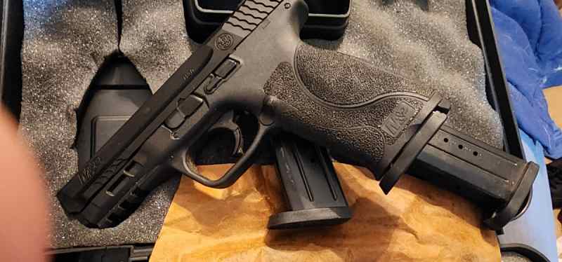WTT  MY S&amp;W M&amp;P 2.0 FULL SIZE 