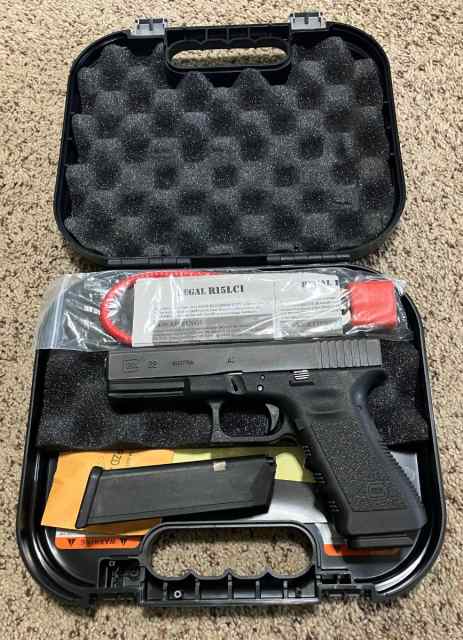 Glock 22 .40 Caliber Pistol - LIKE NEW - $500