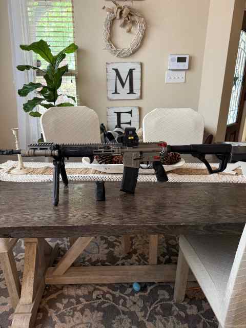 Daniel Defense DDM4V7 PRO with Extras 