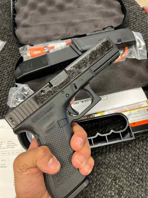 Glock 17 engraved 