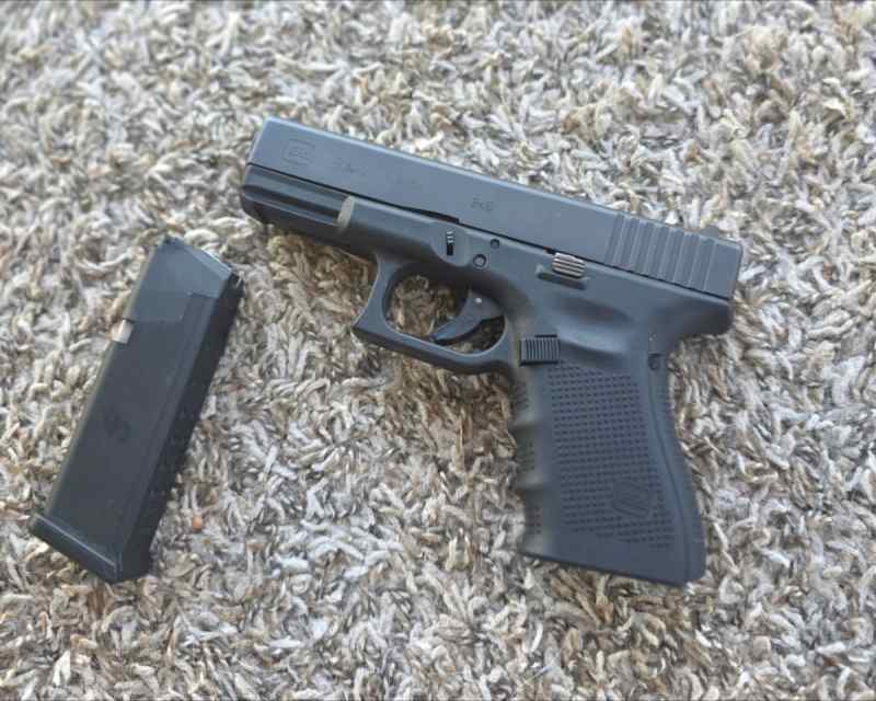 WTT: my Glock 19 Gen 4 + Cash for your Glock 19X