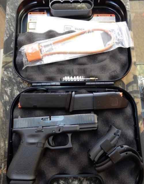 Glock 19 Gen 5 Almost new 