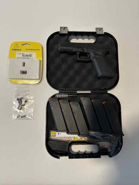 Glock 17.5 (FBI Model 17M Clone) + Extras