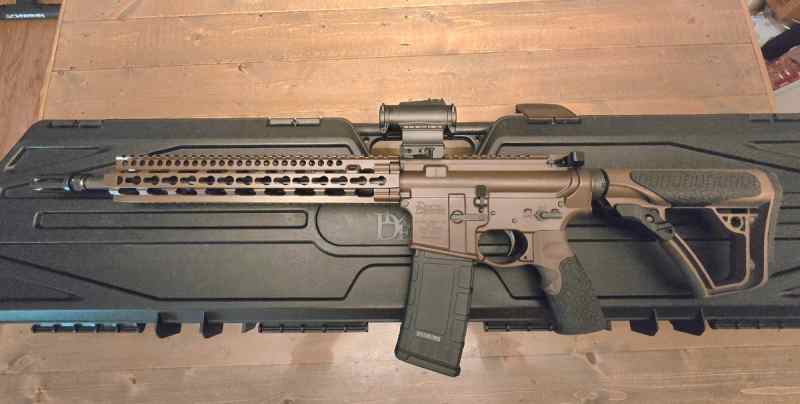 Daniel Defense M4v11, Factory Brown, LNIB,FSFT
